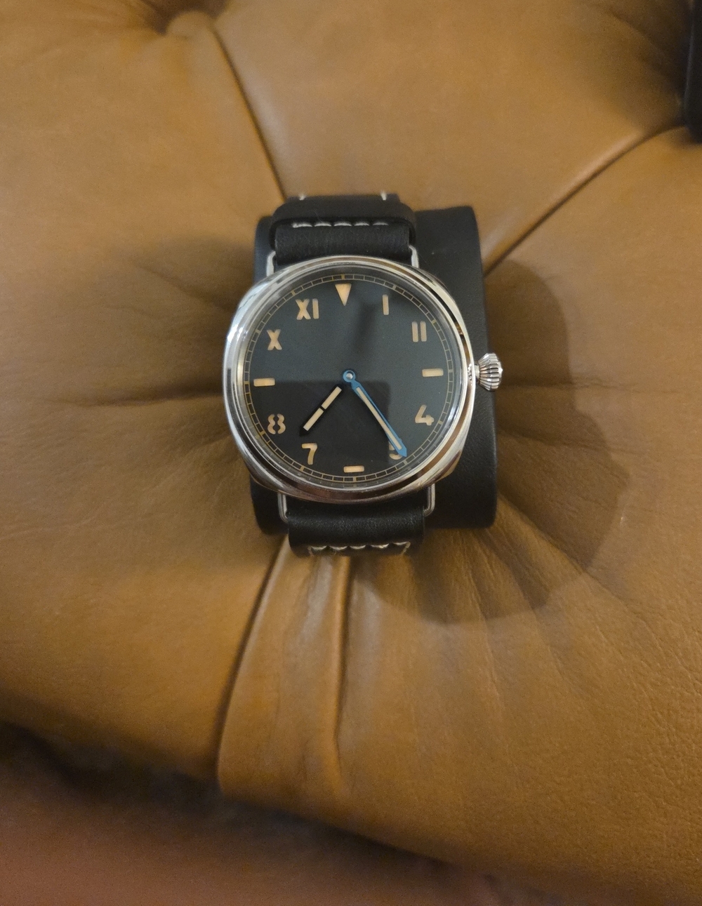 Men's Black Dial Leather Strap Watch - Classic Minimalist